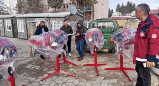 Gölbaşı'nda üreticilere, yem ezme makinesi dağıtıldı