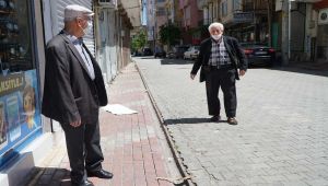 Gölbaşı'nda Yaşlılar Kısıtlamanın Kalkmasıyla Sokağa Çıktı