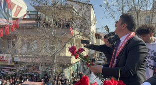 Gölbaşı Seçim İrtibat Bürosu miting havasında açıldı