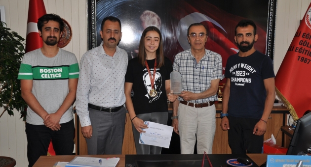 Gölbaşılı İlayda, Eskrim Türkiye Şampiyonu Oldu