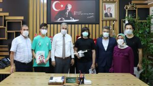 Gönen'den başarılı öğrencilere ödül