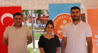 Gönüllü öğretmenler Demokrasi Parkı'nda 'LGS Tercih Çadırı' açtı - Videolu Haber
