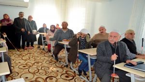 Görme Engelli Kursiyerlere Baston Sürprizi - Videolu Haber