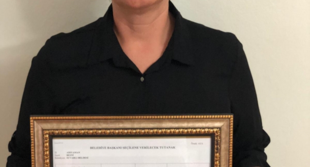Gülfer Ağır, Mazbatasını Aldı