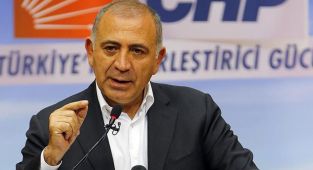 Gürsel Tekin ağır ifadelerle partisi CHP’den istifa etti