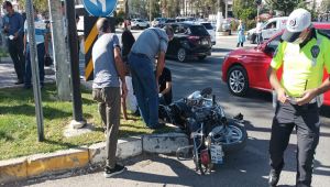 Hafif ticari araç ile motosiklet çarpıştı: 1 yaralı