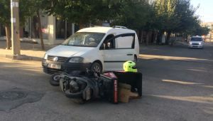 Hafif ticari araç ile motosiklet çarpıştı:1 yaralı - Videolu Haber