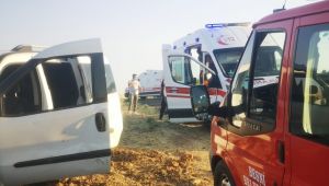Hafif ticari araç ile otomobil çarpıştı: 6 yaralı - Videolu Haber