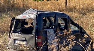 Hafif ticari araç şarampole devrildi: 3 yaralı