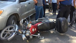 Hafif ticari araçla çarpışan motosiklet sürücüsü yaralandı - Videolu Haber