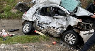 Hafriyat kamyonu ile otomobil çarpıştı: 2 ölü