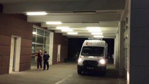 Halı sahada taşlı, sopalı, bıçaklı kavga: 3 yaralı