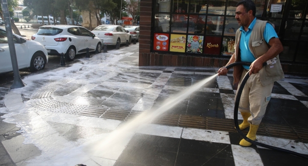 Haliliye Belediyesinden İlaçlama Ve Temizlik Çalışması