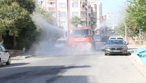 Haliliye’de köpüklü su ile yıkama ve dezenfekte sürüyor