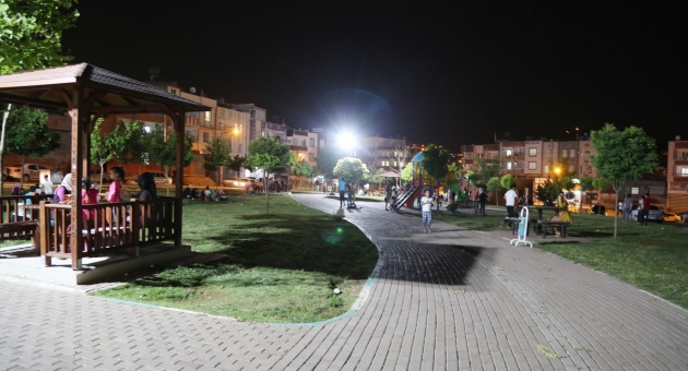 Haliliye’de Parklar Geceleri Işıl Işıl