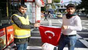 Haliliyeliler Tepkilerini Türk Bayrağını Öperek Gösterdi - Videolu Haber