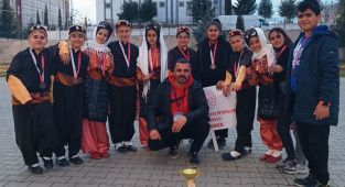 Halk oyunları yarışmaları görsel şölene dönüştü