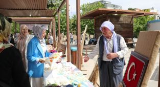 Hamarat eller’den, Anneler Günü için kermes