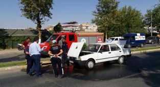 Hareket halindeki otomobil alev aldı - Videolu Haber