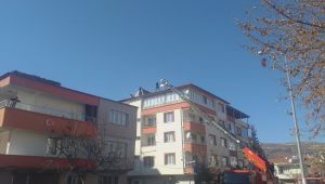 Havalandırma boşluğunda çıkan yangın korkuttu - Videolu Haber