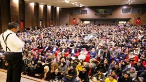 Hayati İnanç’tan Muhteşem Konferans