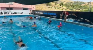 'Haydi Çocuklar Yüzmeye' projesi GSB spor okullarında başladı