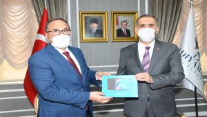 Hayırsever Erdemoğlu ailesinden uzaktan eğitime tablet desteği