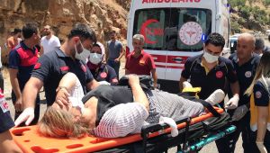 HDP'li eski milletvekilinin karıştığı kazada 7 kişi yaralandı - Videolu Haber