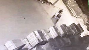 Hırsızlık anı güvenlik kameralarına yansıdı - Videolu Haber