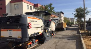 Hısn-ı Mansur Caddesi'nde asfalt öncesi hazırlık çalışması