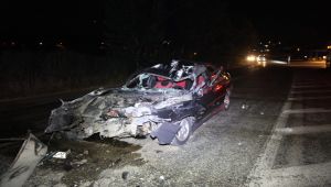 Hurda yığınına dönen otomobilden sağ çıktılar