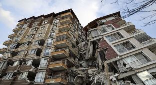 İHH 3 bin 83 kişilik ekibiyle deprem bölgesinde