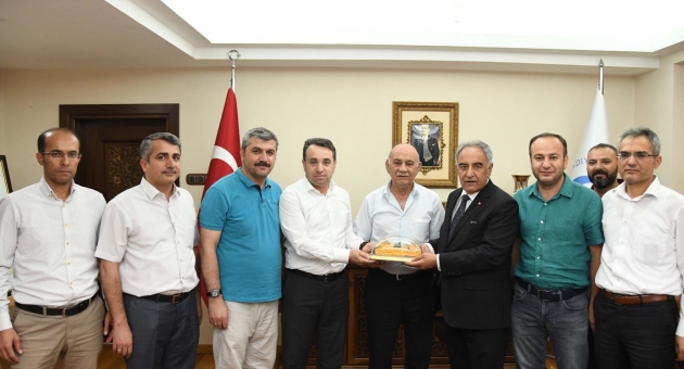 İHH'dan Rektör Turgut’a Hayırlı Olsun Ziyareti
