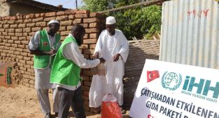 İHH’dan Sudanlı savaş mağdurlarına gıda desteği - Videolu Haber