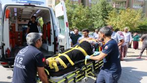 İki Otomobil Kavşakta Çarpıştı: 2 Yaralı