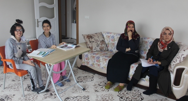 İkiz Kardeşler Evde Eğitim Hizmetleri Görüyor