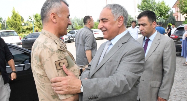 İl Jandarma Komutanı Atasoy’dan Rektör Turgut’a Ziyaret