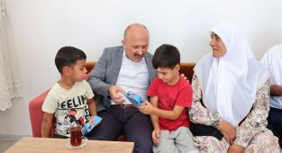 İl Protokolü köy evlerine yerleşen vatandaşları ziyaret etti