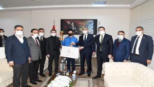 İl protokolü şampiyonları kutladı