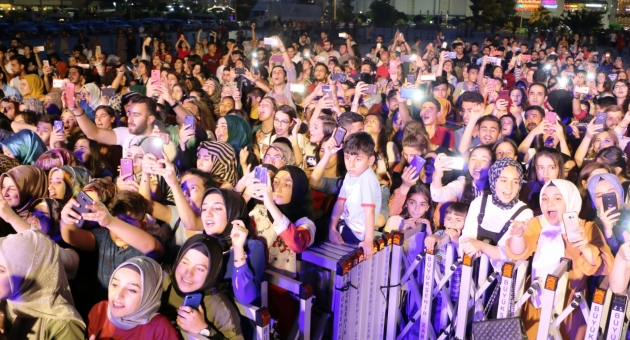 İlyas Yalçıntaş Konserine Yoğun İlgi