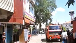 İşyerinin mutfağında çıkan yangın paniğe neden oldu