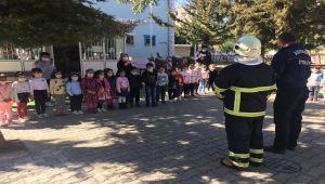 İtfaiyeciler, miniklere yangın eğitimi verdi