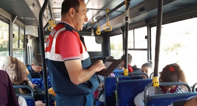 Jandarma Ekipleri Öğrenci Servislerini Denetledi