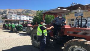 Jandarma ekiplerinden traktör denetimi