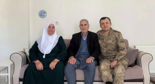 Jandarma Komutanı Uz, şehit ailelerini yalnız bırakmıyor