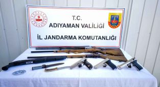 Jandarmadan ruhsatsız silahlara 1 gözaltı