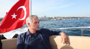 Jose Mourinho imzayı attı