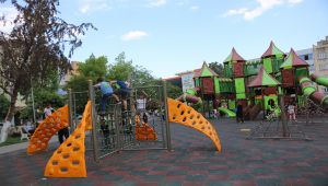 Kademeli normalleşme sonrası parklar çocuklarla şenlendi - Videolu Haber