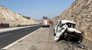 Kahramanmaraş-Gaziantep yolunda feci kaza: 2’si ağır 6 yaralı - Videolu Haber