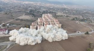 Kahramanmaraş'ta 3 bina aynı anda yıkıldı - Videolu Haber